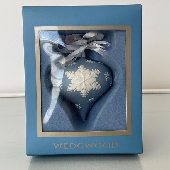 Wedgewood Jasperware Blue Snowflake Ball Ornament in Original Box Retired 2007 - Picture 2 of 10